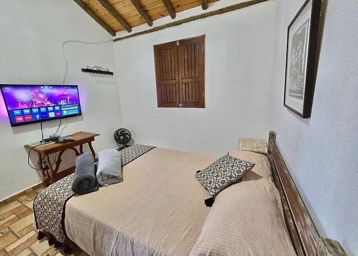 Chalés Vila Carrancas - Ao lado do centro com piscina, cozinha completa e muita tranquilidade